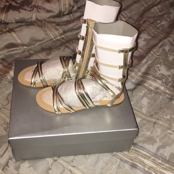 NWT Stuart Weitzman girl’s gladiator sandals - Picture 2 of 4